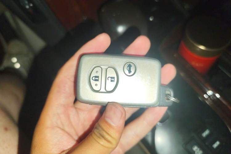 Used Toyota Crown 2010 2.5L Royal Leather Sunroof Navigation Edition Vehicle Key