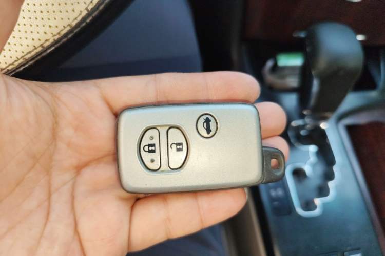 Used Toyota Crown 2010 3.0L Royal Saloon Vehicle Key
