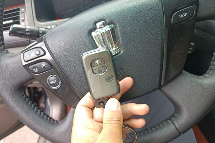 Used Toyota Crown 2010 2.5L Royal Leather Sunroof Edition Vehicle Key