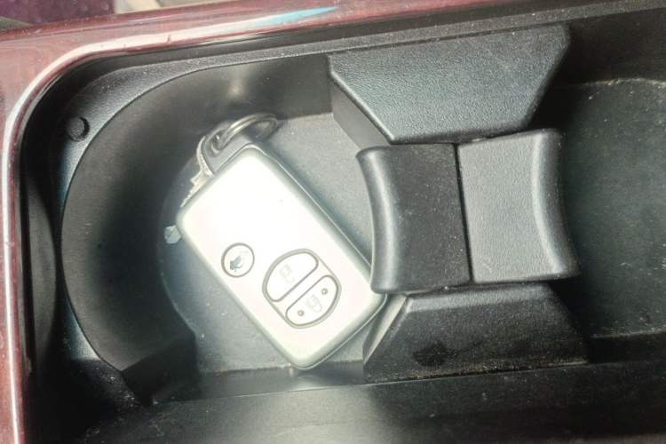 Used Toyota Crown 2010 2.5L Royal Vehicle Key
