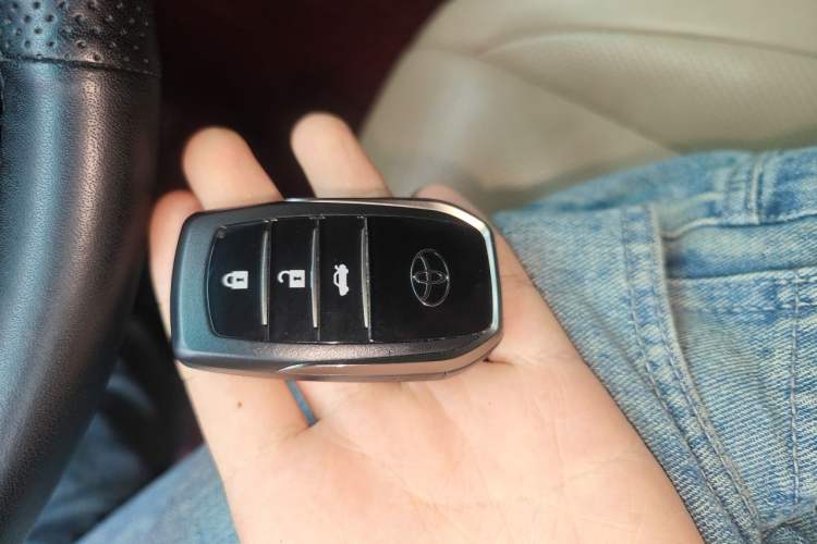 Used Toyota Crown 2010 2.5L Royal Leather Navigation Edition Vehicle Key