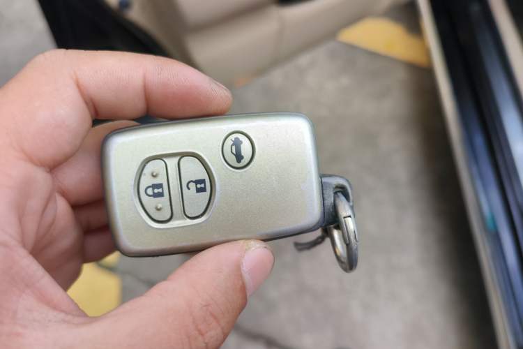 Used Toyota Crown 2010 2.5L Royal Leather Sunroof Navigation Edition Vehicle Key