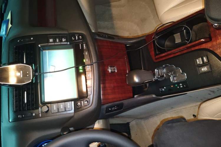 Used Toyota Crown 2010 2.5L Royal Leather Sunroof Navigation Edition Audio And AC Panel