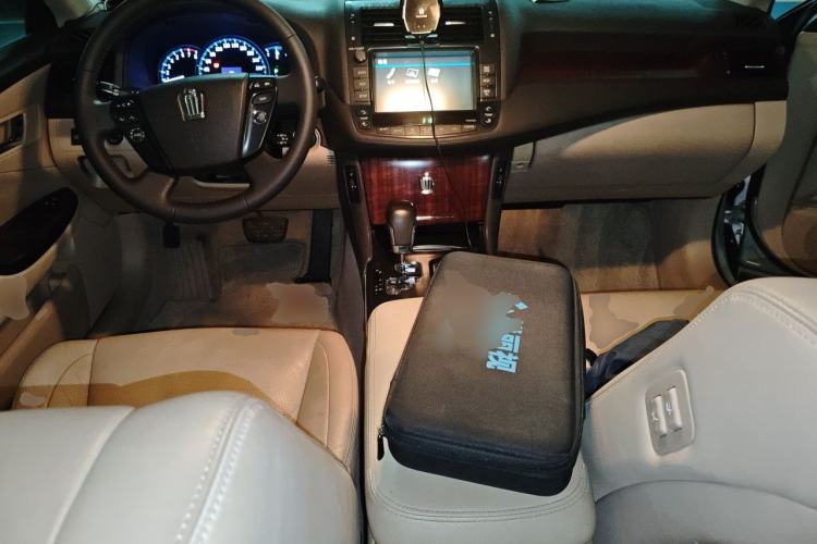 Used Toyota Crown 2010 2.5L Royal Leather Sunroof Navigation Edition Center Console