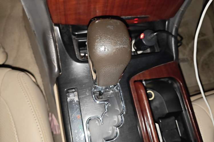 Used Toyota Crown 2010 2.5L Royal Leather Sunroof Edition Gear Lever