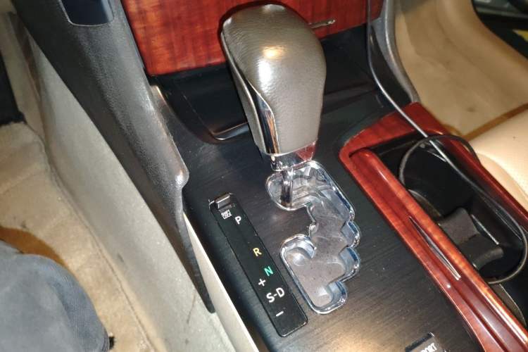 Used Toyota Crown 2010 2.5L Royal Leather Sunroof Navigation Edition Gear Lever