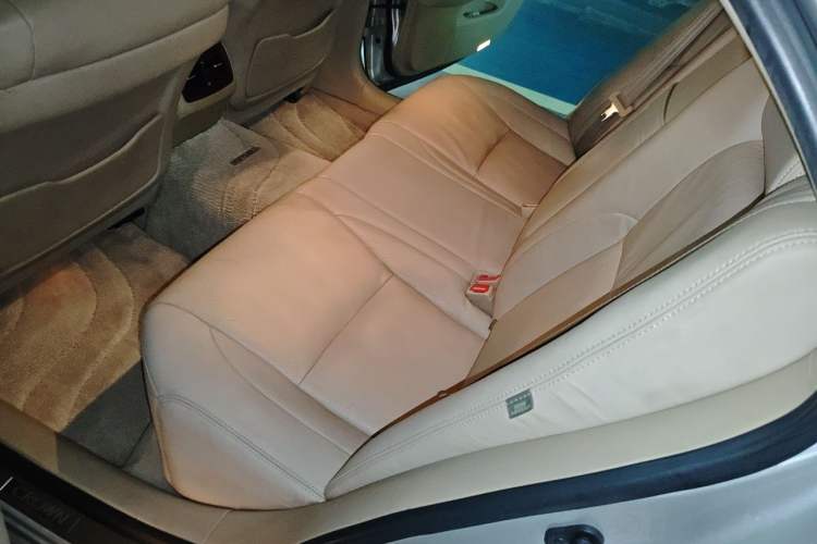 Used Toyota Crown 2010 2.5L Royal Leather Sunroof Navigation Edition Left Rear Seat