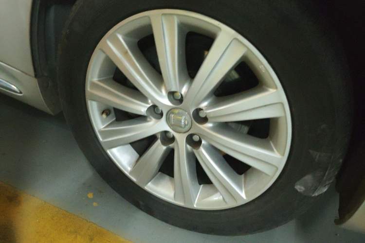 Used Toyota Crown 2010 2.5L Royal Leather Sunroof Navigation Edition Right Front Wheel Hub