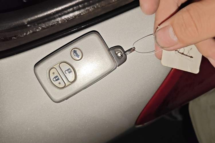 Used Toyota Crown 2010 2.5L Royal Leather Sunroof Edition Vehicle Key