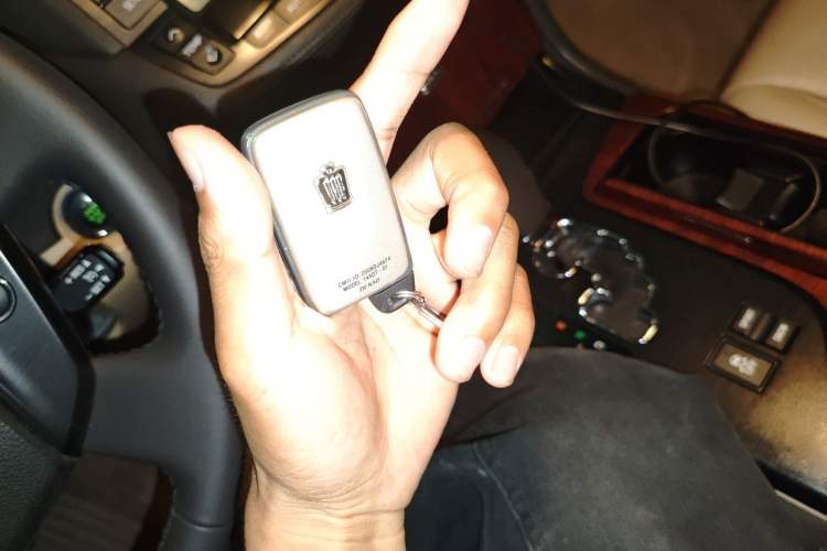 Used Toyota Crown 2010 2.5L Royal Leather Sunroof Navigation Edition Vehicle Key