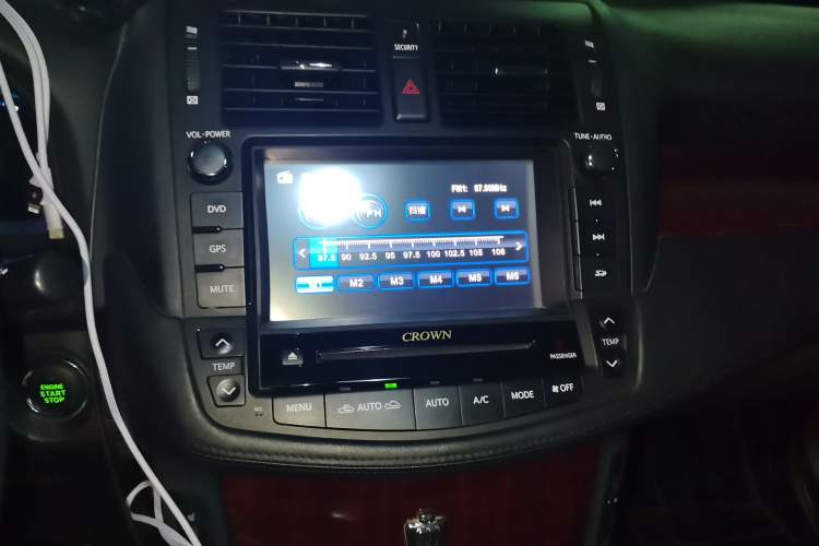 Used Toyota Crown 2010 2.5L Royal Leather Sunroof Edition Audio And AC Panel