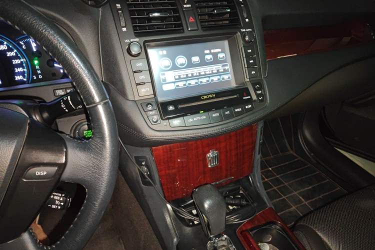 Used Toyota Crown 2010 2.5L Royal Leather Sunroof Edition Audio And AC Panel