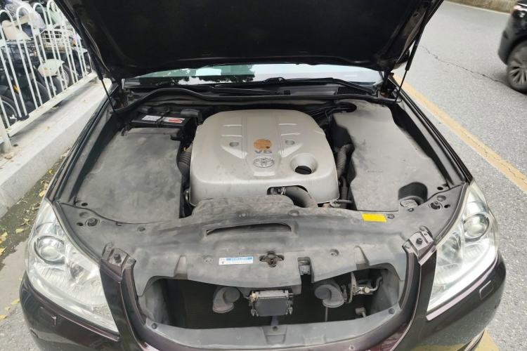 Used Toyota Crown 2010 3.0L Royal Saloon Deluxe Edition Engine Bay