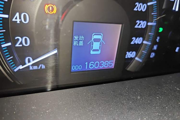 Used Toyota Crown 2010 2.5L Royal Leather Sunroof Edition Odometer Close Up
