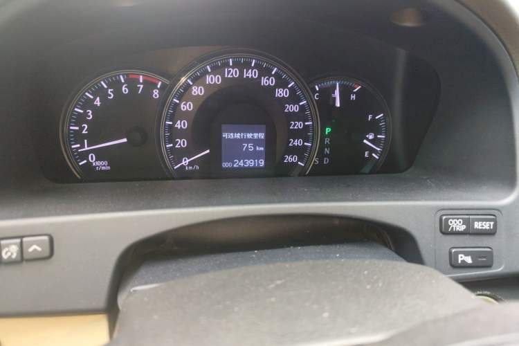 Used Toyota Crown 2010 3.0L Royal Saloon Deluxe Edition Odometer Close Up