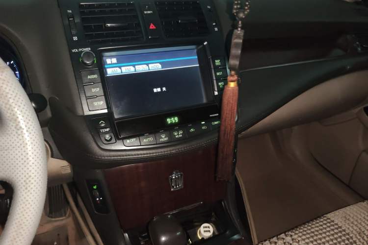 Used Toyota Crown 2010 2.5L Royal Leather Sunroof Navigation Edition Audio And AC Panel