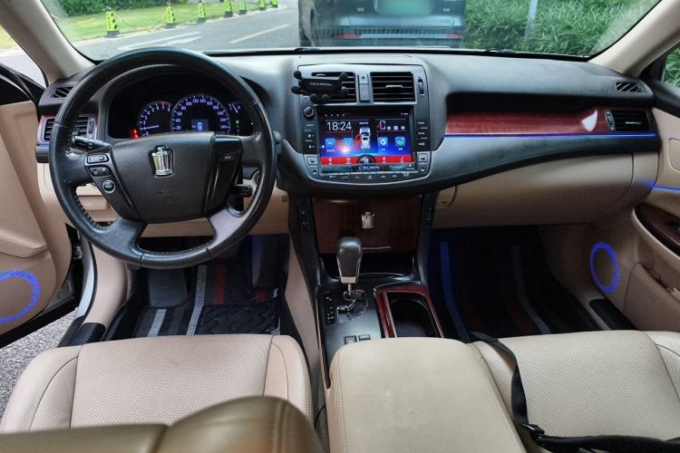 Used Toyota Crown 2010 2.5L Royal Leather Sunroof Edition Center Console