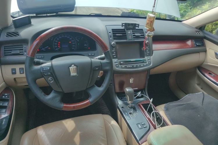 Used Toyota Crown 2010 2.5L Royal Leather Sunroof Edition Center Console