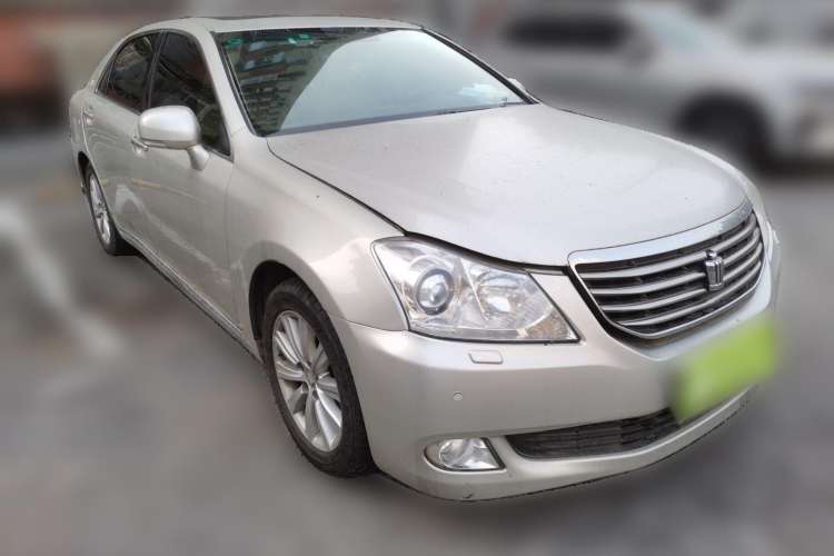 Used Toyota Crown 2010 2.5L Royal Leather Sunroof Navigation Edition Front Right 45 Deg