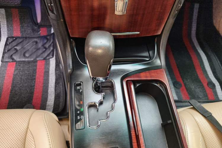 Used Toyota Crown 2010 2.5L Royal Leather Sunroof Edition Gear Lever