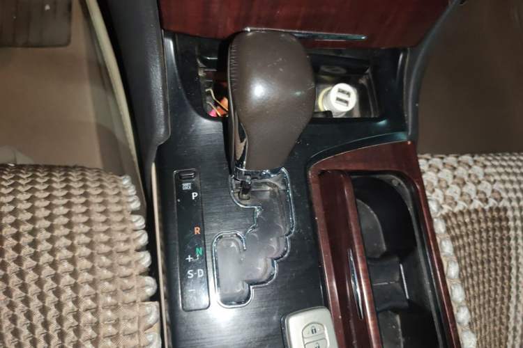 Used Toyota Crown 2010 2.5L Royal Leather Sunroof Navigation Edition Gear Lever