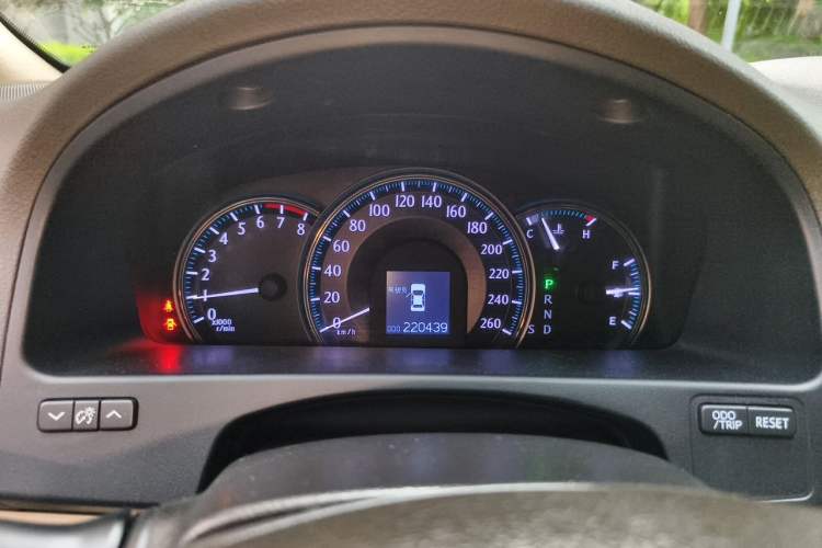 Used Toyota Crown 2010 2.5L Royal Leather Sunroof Edition Odometer Close Up