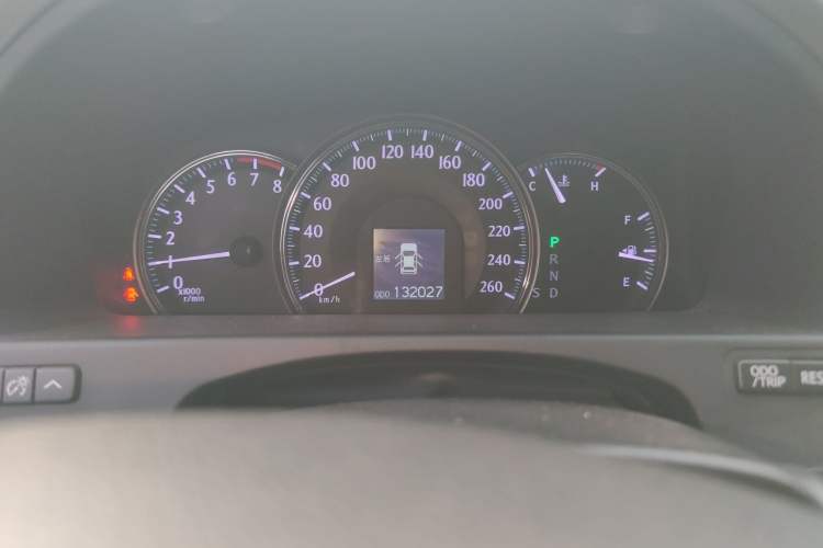 Used Toyota Crown 2010 2.5L Royal Leather Sunroof Edition Odometer Close Up