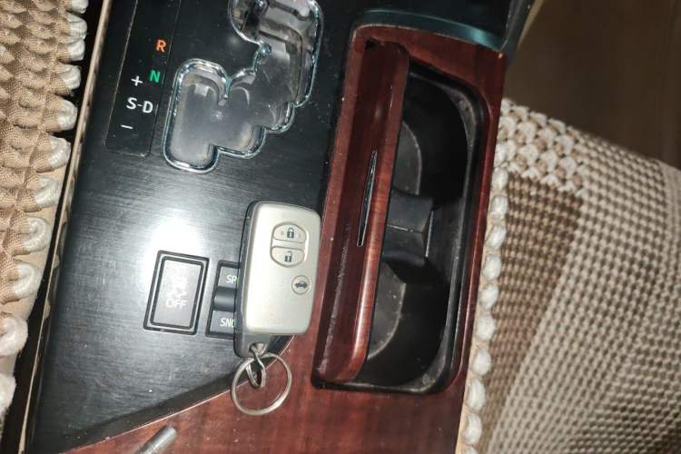 Used Toyota Crown 2010 2.5L Royal Leather Sunroof Navigation Edition Vehicle Key