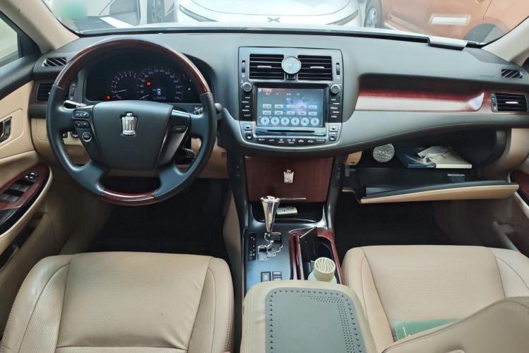 Used Toyota Crown 2010 2.5L Royal Leather Sunroof Edition Center Console