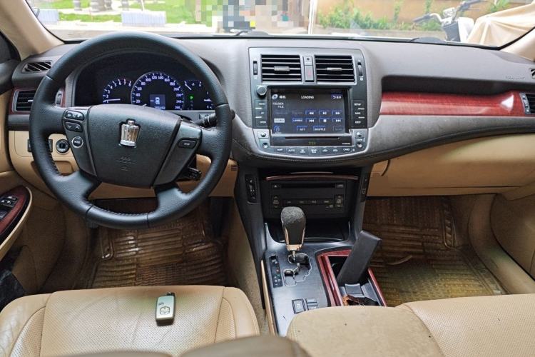 Used Toyota Crown 2010 2.5L Royal Leather Sunroof Navigation Edition Center Console