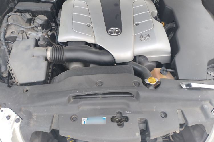 Used Toyota Crown 2010 4.3L Royal Saloon VIP Engine Bay