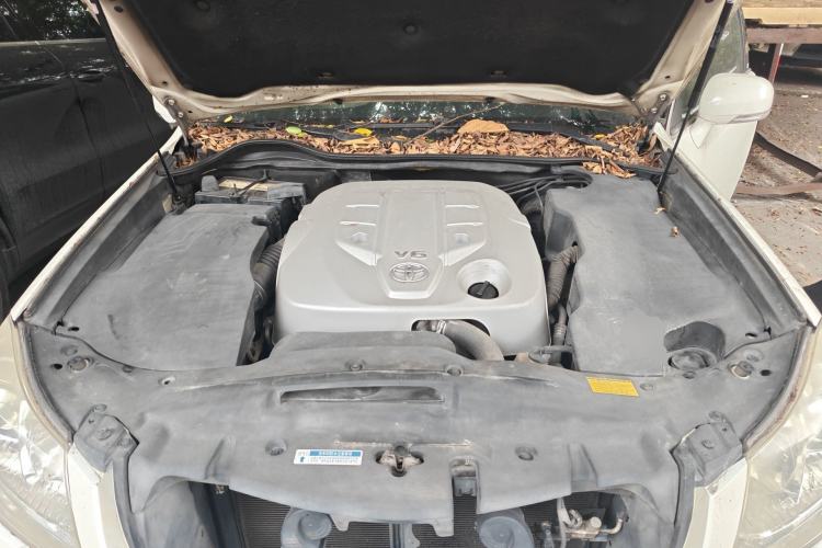 Used Toyota Crown 2010 2.5L Royal Leather Sunroof Edition Engine Bay