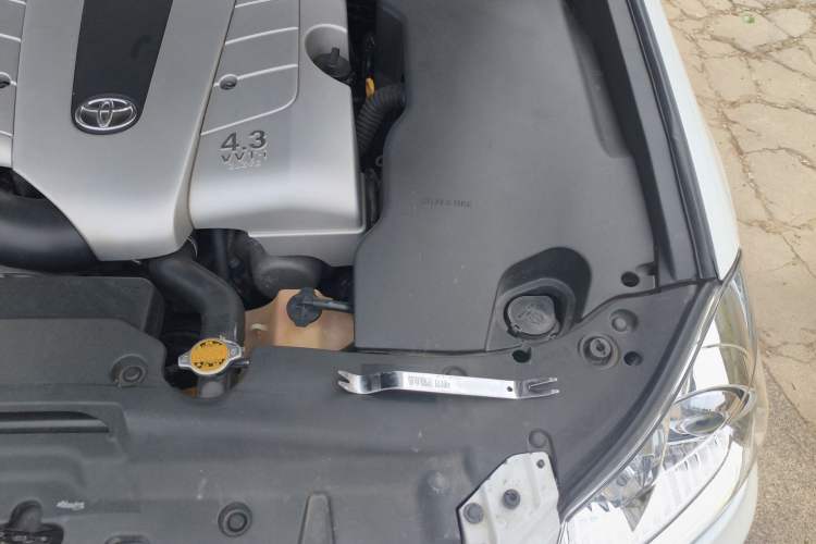 Used Toyota Crown 2010 4.3L Royal Saloon VIP Engine Bay Left
