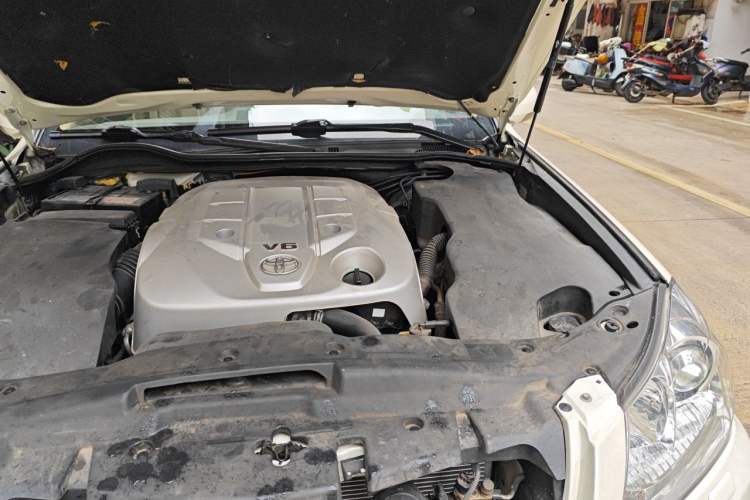 Used Toyota Crown 2010 2.5L Royal Leather Sunroof Navigation Edition Engine Bay Left