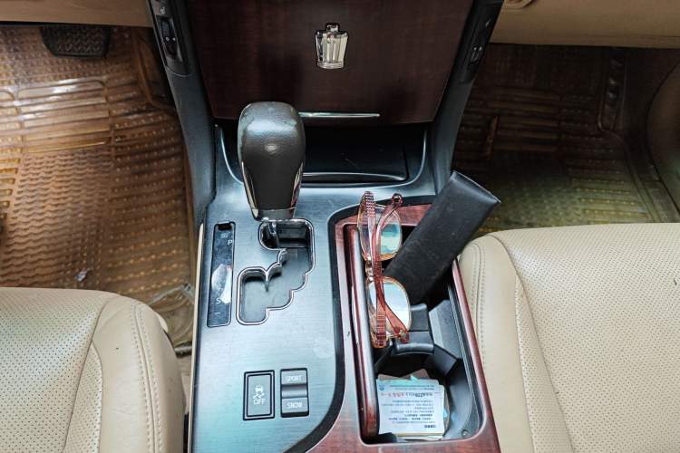 Used Toyota Crown 2010 2.5L Royal Leather Sunroof Navigation Edition Gear Lever