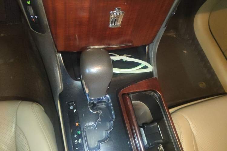 Used Toyota Crown 2010 2.5L Royal Leather Sunroof Navigation Edition Gear Lever