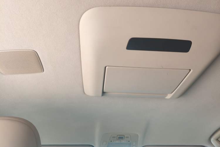 Used Toyota Crown 2010 4.3L Royal Saloon VIP Headliner