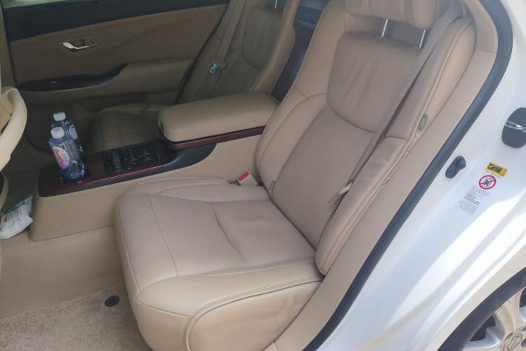 Used Toyota Crown 2010 4.3L Royal Saloon VIP Left Rear Seat