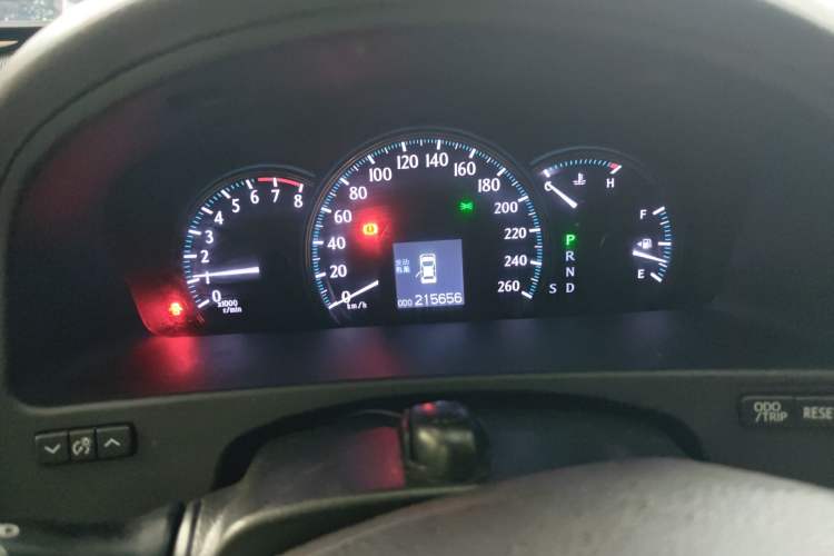 Used Toyota Crown 2010 2.5L Royal Leather Sunroof Edition Odometer Close Up