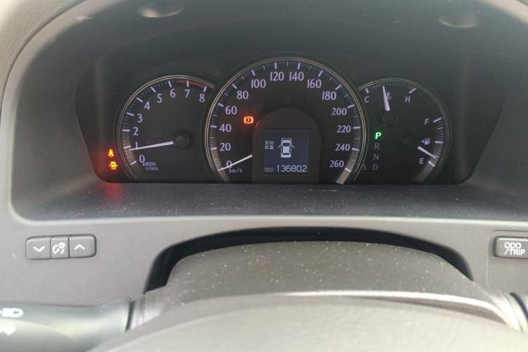 Used Toyota Crown 2010 2.5L Royal Leather Sunroof Edition Odometer Close Up