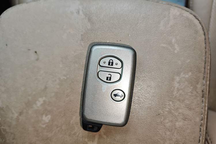 Used Toyota Crown 2010 2.5L Royal Leather Sunroof Navigation Edition Vehicle Key