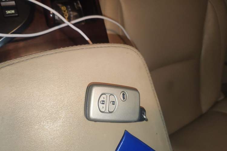 Used Toyota Crown 2010 2.5L Royal Leather Sunroof Navigation Edition Vehicle Key
