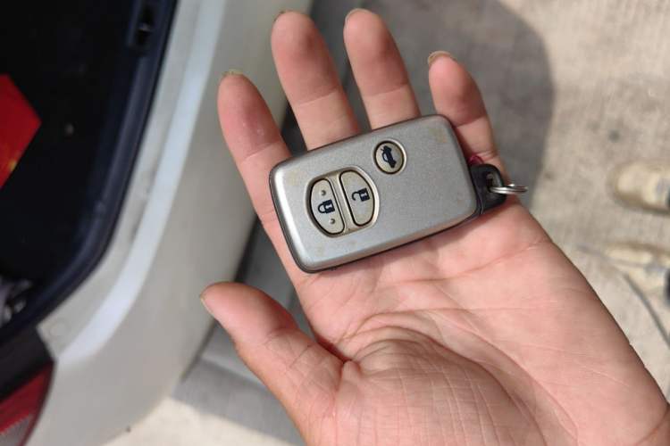Used Toyota Crown 2010 2.5L Royal Leather Sunroof Navigation Edition Vehicle Key