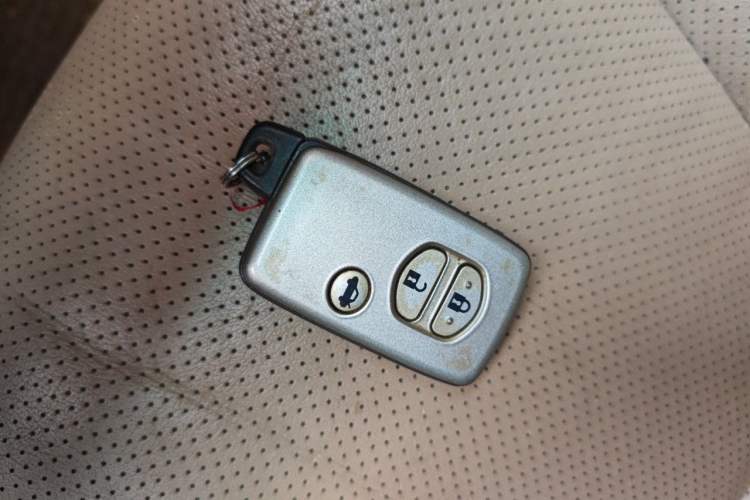 Used Toyota Crown 2010 2.5L Royal Leather Sunroof Navigation Edition Vehicle Key
