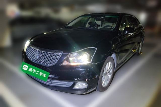 Used Toyota Crown 2011 2.5L Royal Special Edition with Leather and Sunroof