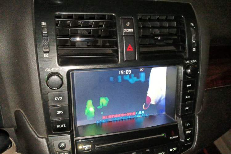 Used Toyota Crown 2011 2.5L Royal Special Edition with Leather and Sunroof Audio And AC Panel