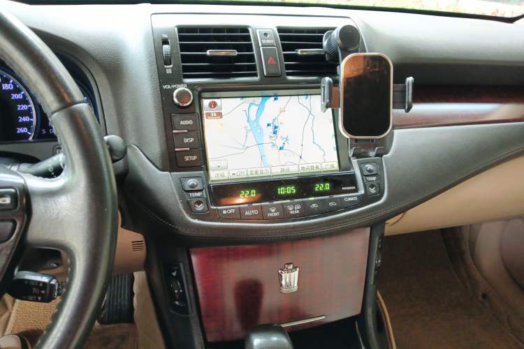 Used Toyota Crown 2011 2.5L Royal Special Edition with Leather and Sunroof Audio And AC Panel