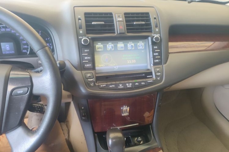 Used Toyota Crown 2011 2.5L Royal Special Edition with Leather and Sunroof Audio And AC Panel