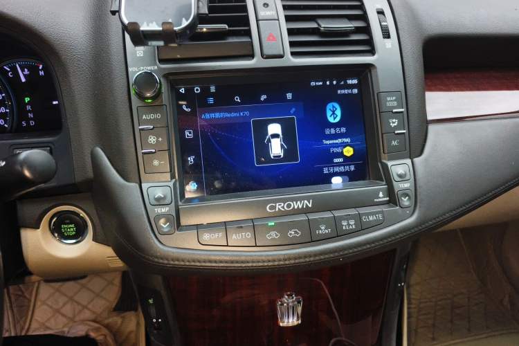 Used Toyota Crown 2011 2.5L Royal Special Edition with Leather and Sunroof Audio And AC Panel
