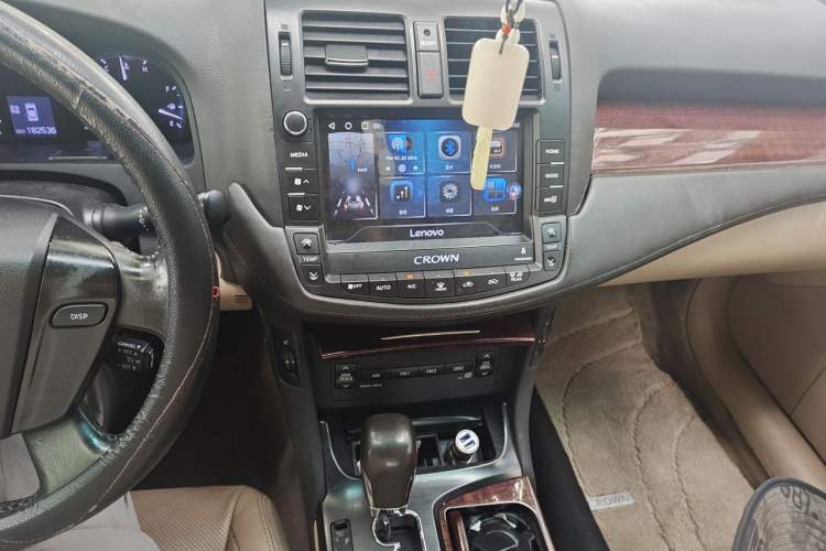 Used Toyota Crown 2011 2.5L Royal Special Edition with Leather and Sunroof Audio And AC Panel